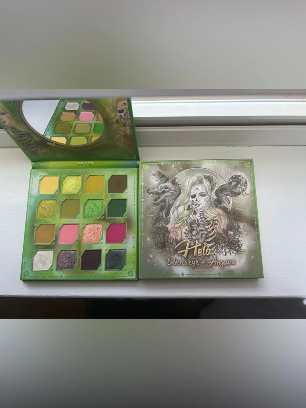 oden's eye angelica nyqvist Eyeshadow Palette – Vibrant Greens & Pink Shades - Picture 4 of 4